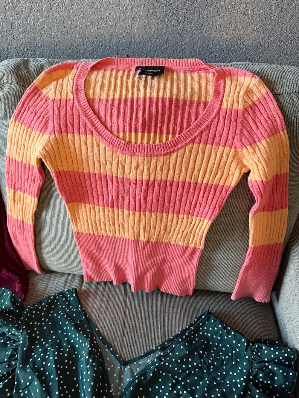 10 Mixed Women's Tops Bundle and 1 shorts - Picture 9 of 11